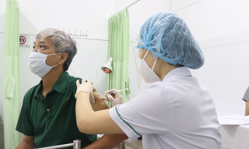 Trưa 30/9: Cả nước đ&#227; ti&#234;m tr&#234;n 42,3 triệu liều vaccine COVID-19; H&#224; Nam xử phạt 1 trường hợp 7,5 triệu đồng v&#236; trốn khỏi v&#249;ng c&#225;ch ly