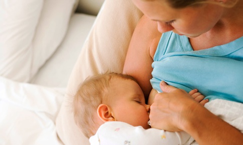 7 loại thực phẩm cần tránh khi cho con bú