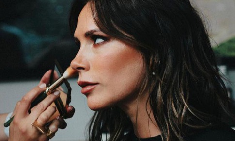 "Sao" làm đẹp: Điều gì làm nên làn da không tì vết của Victoria Beckham?