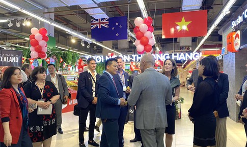 Tổng L&#227;nh sự qu&#225;n New Zealand khảo s&#225;t thị trường sản phẩm nhập khẩu Việt Nam tại si&#234;u thị WinMart