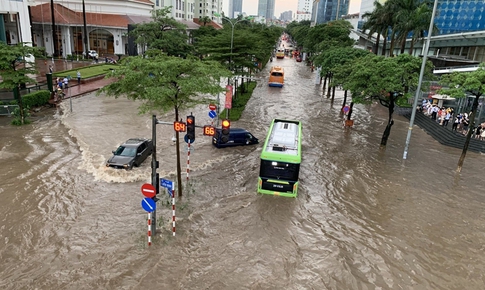 Dự &#225;n tho&#225;t nước chậm tiến độ l&#224; một trong những nguy&#234;n nh&#226;n khiến H&#224; Nội cứ &#39;mưa l&#224; ngập&#39;