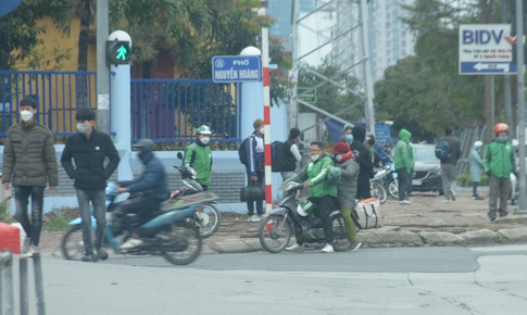 Xe &#244;m c&#244;ng nghệ ở H&#224; Nội nhộn nhịp trở lại sau nửa năm &#39;ngồi chơi&#39;