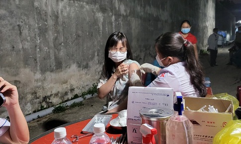Ti&#234;m vaccine xuy&#234;n đ&#234;m cho người lao động ở B&#236;nh Dương