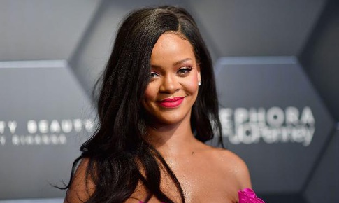 Rihanna chia sẻ tips giữ d&#225;ng v&#224; chăm s&#243;c da