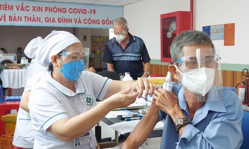 Chiều 2/4: Đ&#227; khỏi COVID-19 vẫn c&#243; khả năng t&#225;i nhiễm, cần tiếp tục ho&#224;n th&#224;nh ti&#234;m vaccine mũi 3