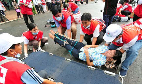 Những điều cần tr&#225;nh khi sơ cứu chấn thương cột sống