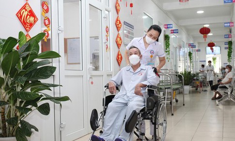 Điều dưỡng Bệnh viện YHCT Nghệ An: Nỗ lực phấn đấu, hết l&#242;ng v&#236; người bệnh