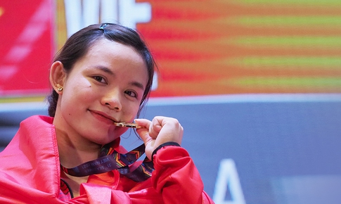 Hotgirl cử tạ Hải Dương n&#226;ng bổng 126kg, ph&#225; 3 kỷ lục SEA Games