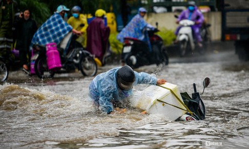 Mưa lớn vừa qua l&#224; đợt mưa kỷ lục hiếm gặp, dấu hiệu bất thường của thời tiết?