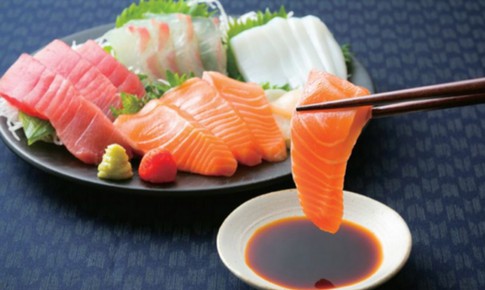 Ăn sushi v&#224; sashimi, coi chừng nhiễm vi khuẩn, k&#253; sinh tr&#249;ng g&#226;y bệnh