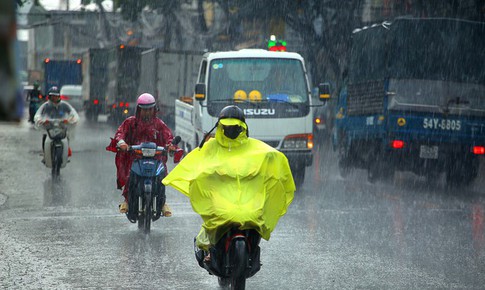 Chiều tối nay, H&#224; Nội mưa d&#244;ng sau chuỗi ng&#224;y nắng n&#243;ng