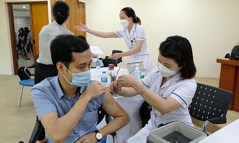 Biến thể phụ BA.4, BA.5 x&#226;m nhập, Bộ Y tế tiếp tục c&#244;ng bố h&#224;ng chục tỉnh ti&#234;m vaccine COVID-19 chậm