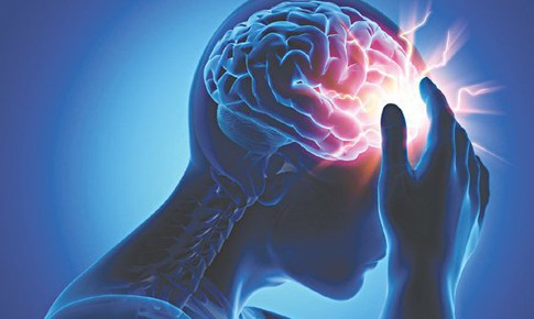 Sau ngã, va đập có biểu hiện đau đầu, nói ngọng, buồn nôn… thận trọng với tụ máu dưới màng cứng
