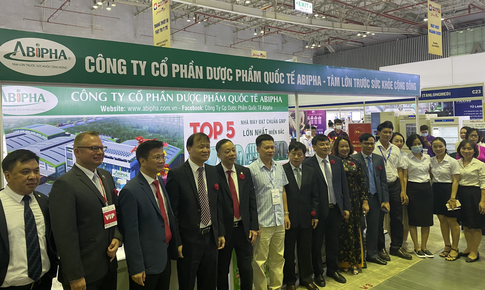 Triển lãm Y tế Quốc tế: Nhiều khách hàng check in tại gian hàng dược phẩm công nghệ cao