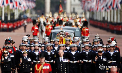 Những h&#236;nh ảnh cảm động trong tang lễ Nữ ho&#224;ng Anh Elizabeth II