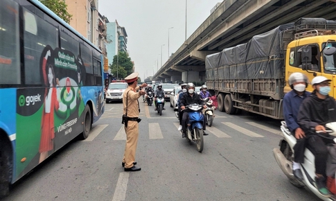 Đảm bảo an to&#224;n giao th&#244;ng cho người d&#226;n trở lại l&#224;m việc, học tập sau Tết