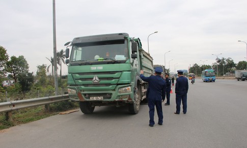 H&#224; Nội giảm &#249;n tắc, đảm bảo an to&#224;n giao th&#244;ng