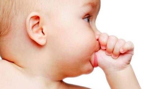 5 thói quen xấu ảnh hưởng tới hàm răng của trẻ