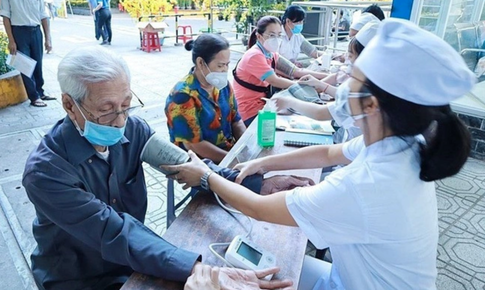 Trung b&#236;nh người cao tuổi ở Việt Nam mắc nhiều bệnh kết hợp, chi ph&#237; điều trị cao gấp 8-10 lần người trẻ