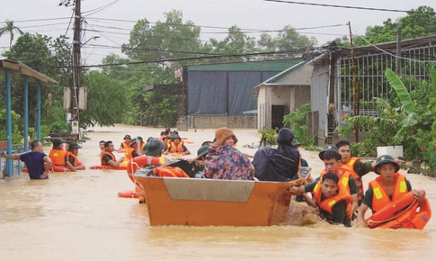 Thủ tướng: Chủ động sơ t&#225;n ngay những hộ d&#226;n ở khu vực nguy hiểm do mưa lũ tại miền Trung