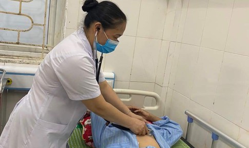 Tự mua kh&#225;ng sinh Cephalexin về d&#249;ng, người phụ nữ nhập viện do sốc phản vệ