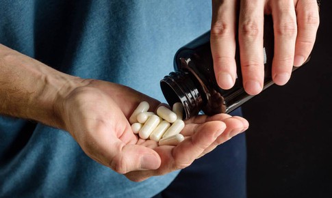 Hệ lụy khi nam giới tự &#253; bổ sung testosterone
