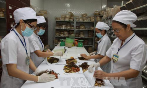 C&#225;c BVĐK nh&#224; nước phải tổ chức kh&#225;m, chữa bệnh bằng y học cổ truyền