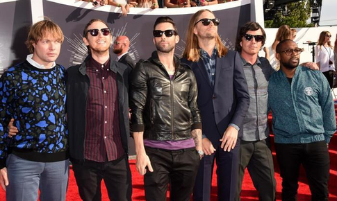Maroon 5 đến Việt Nam sẵn s&#224;ng cho đ&#234;m nhạc ho&#224;nh tr&#225;ng tại Ph&#250; Quốc