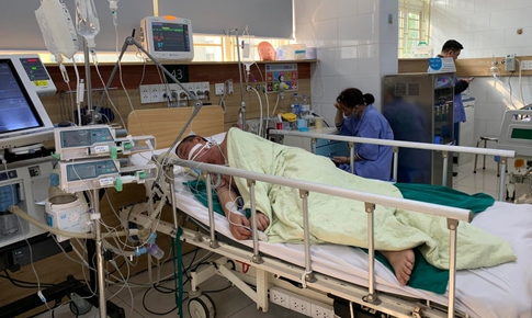 Cảnh báo về tình trạng ngộ độc rượu "rởm" sau Tết