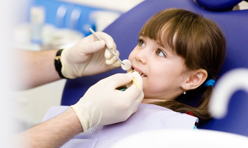 Cách xử trí khi trẻ bị chảy máu chân răng