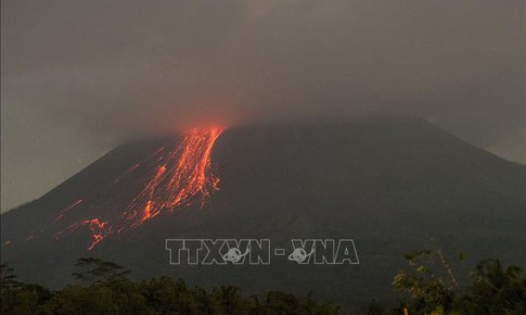 Indonesia: N&#250;i lửa Merapi &#39;thức giấc&#39;, cột tro bụi cao tới 7 km