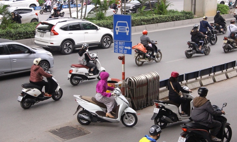 Nửa năm th&#237; điểm ph&#226;n l&#224;n, đường Nguyễn Tr&#227;i vẫn &quot;mạnh ai người ấy đi&quot;