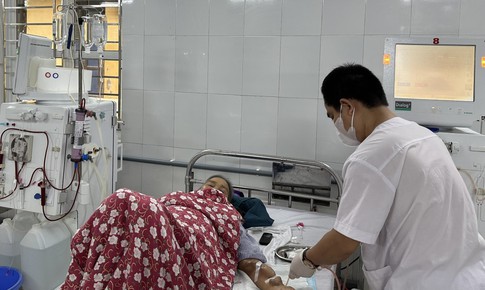 Gi&#225;m đốc Bệnh viện Đa khoa tỉnh Nam Định cam kết kh&#244;ng để bệnh nh&#226;n chạy thận phải dừng điều trị
