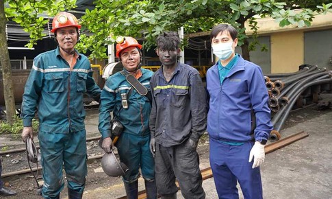 Căng thẳng giải cứu 2 c&#244;ng nh&#226;n mỏ than Quảng Ninh gặp nạn mắc kẹt trong hầm l&#242;
