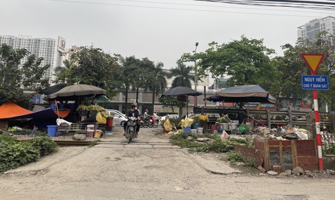 H&#224; Nội: Hiểm họa từ những đường ngang d&#226;n sinh cắt đường sắt