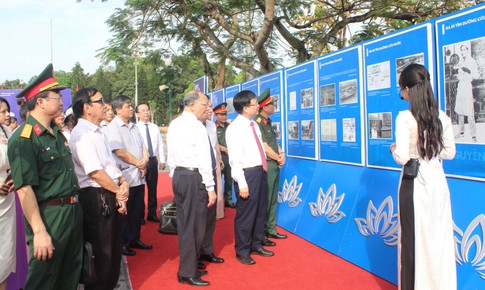 Khai mạc triển l&#227;m &#39;Hồ Ch&#237; Minh - Ch&#226;n dung một con người&#39;