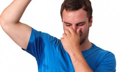 Bị hôi nách bạn hãy làm cách này để bớt mùi