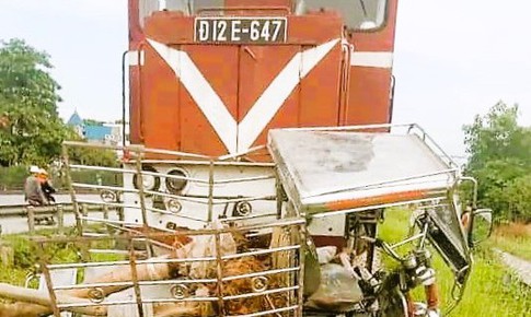Hải Phòng: Va chạm giữa tàu hỏa và xe 3 bánh, 1 người tử vong
