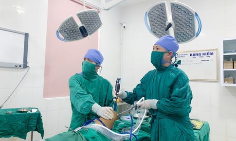 Bệnh viện CT-CH Nghệ An: Phẫu thuật t&#225;i tạo d&#226;y chằng hai b&#234;n c&#249;ng l&#250;c cho nhiều bệnh nh&#226;n