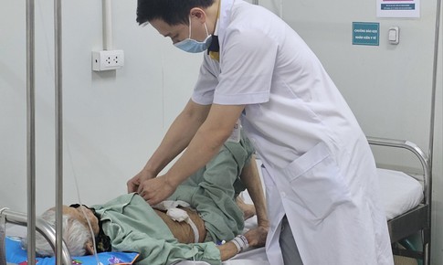Th&#225;o xoắn quai ruột non cứu cụ b&#224; 100 tuổi