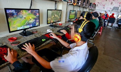 Nam thanh ni&#234;n nhập viện 2 lần với t&#226;m l&#253; bất ổn v&#236; mỗi ng&#224;y chơi game 10-12 tiếng