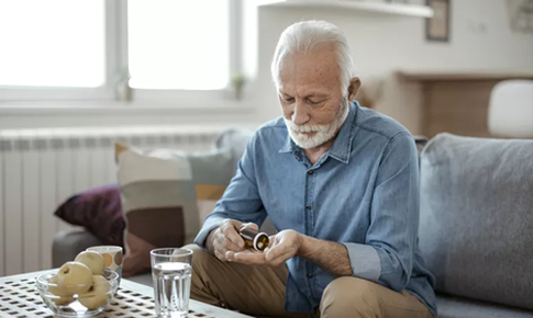 Dùng aspirin hàng ngày có làm tăng nguy cơ thiếu máu ở người già?