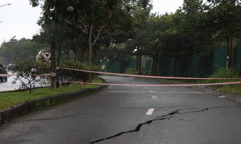 Đắk N&#244;ng: Di dời d&#226;n ra khỏi v&#249;ng nguy cơ sụt l&#250;n cục bộ tr&#234;n đường Hồ Ch&#237; Minh