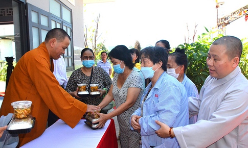 Mang y&#234;u thương đến với những bệnh nh&#226;n ngh&#232;o