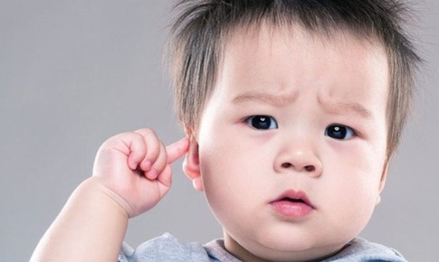 Bé trai thủng màng nhĩ do lấy ráy tai tại nhà, 4 lưu ý để phòng tránh