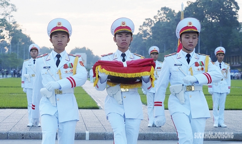 Thi&#234;ng li&#234;ng Lễ Thượng cờ tr&#234;n Quảng trường Ba Đ&#236;nh