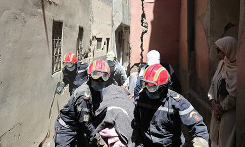 Động đất Maroc: Cuộc chạy đua t&#236;m người sống s&#243;t của lực lượng cứu hộ