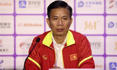 HLV Ho&#224;ng Anh Tuấn: Olympic Việt Nam thua do thiếu tập trung
