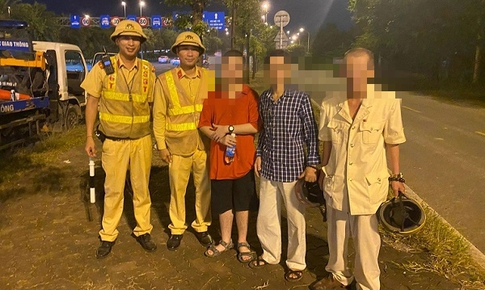Giải cứu thiếu niên có biểu hiện không bình thường đạp xe ngược chiều trên cao tốc