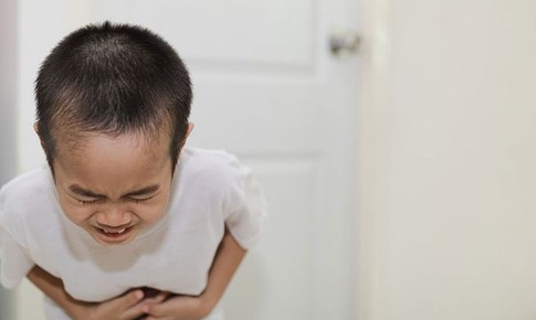 Thời tiết nồm ẩm, chuy&#234;n gia cảnh b&#225;o nguy cơ trẻ dễ mắc Rotavirus